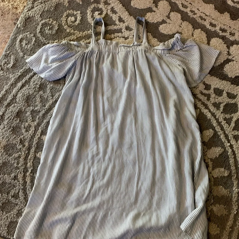 Top - Picture 2 of 4